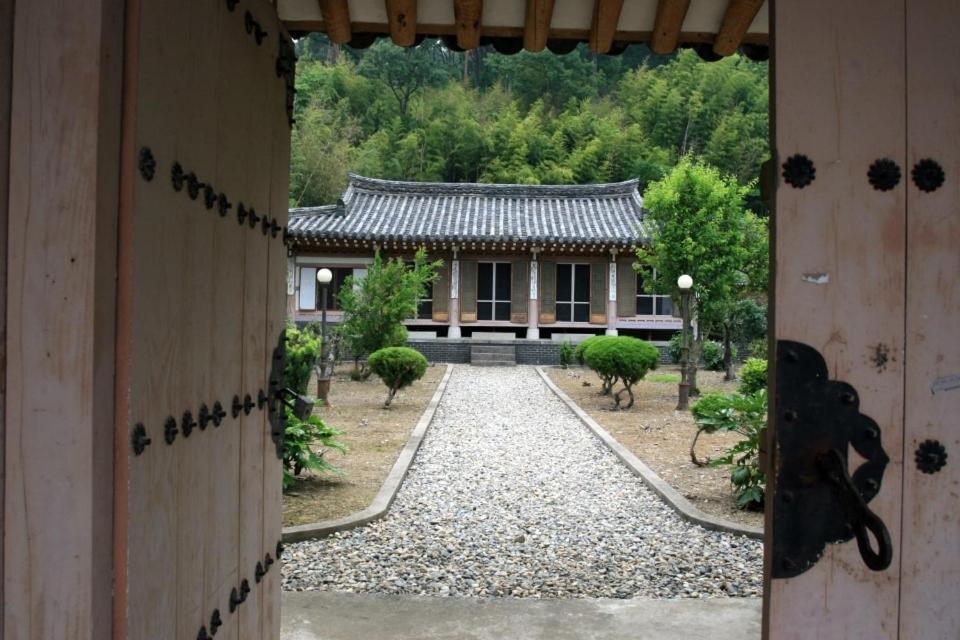 Goseong Choi Pilgan`s Old House Goseong (Gyeongsang) Exterior foto